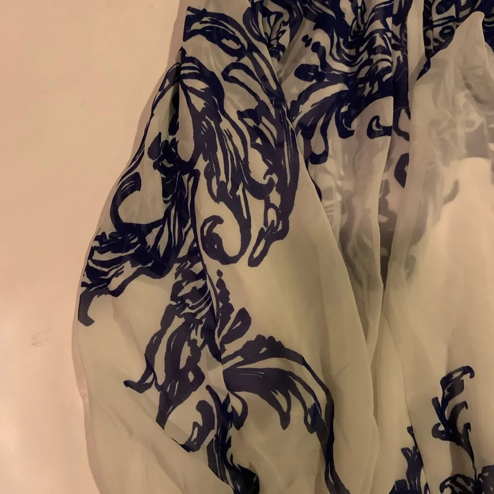INC International Concepts White & Blue Flowy Blouse Pullover Size 10 Oversized - Picture 2 of 9